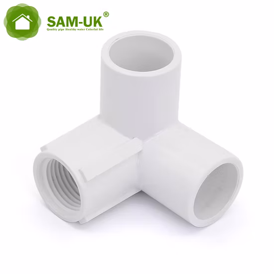 Kunststoffspritzgussform für PVC-Rohr-T-Stück mit Hochdruckanschlüssen